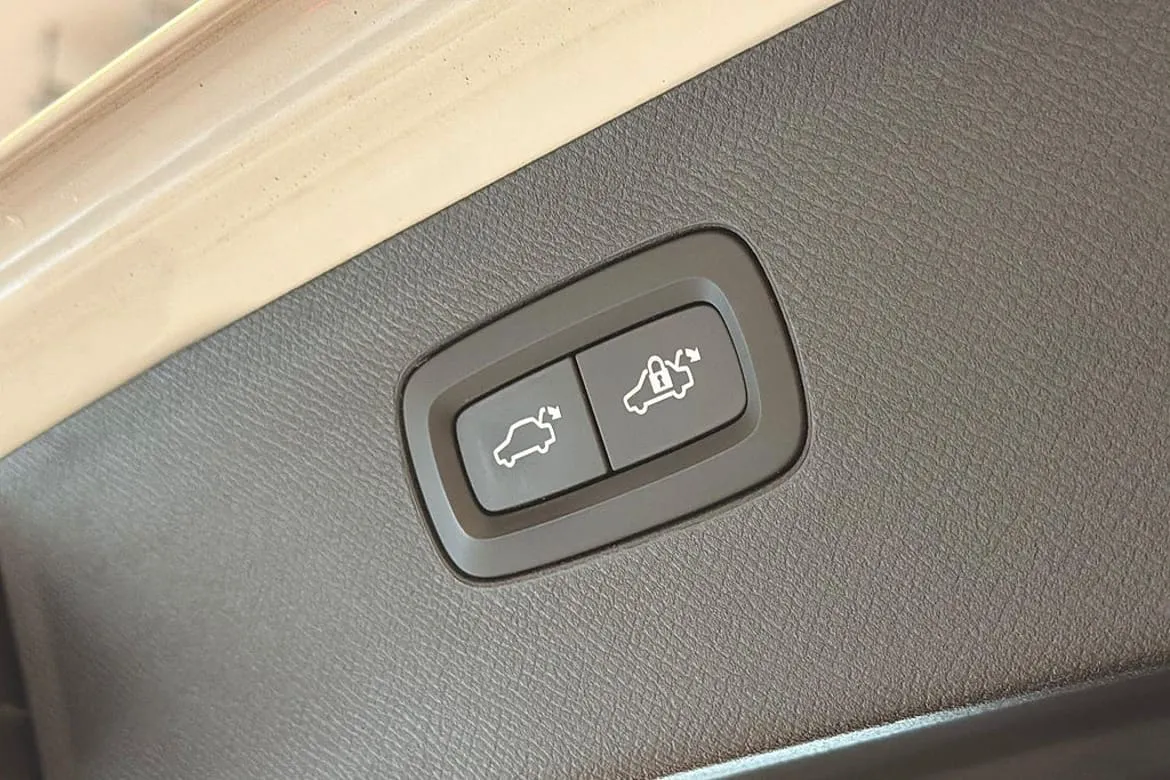 Vehicle image 28