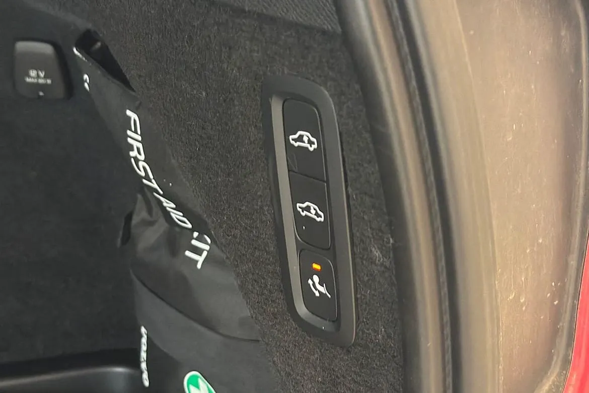 Vehicle image 27