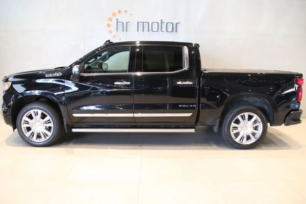 Chevrolet Silverado 1500 High Country 5,3L/Flaklock/extraljus/2 års garanti - 2023