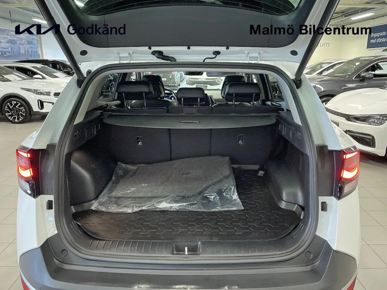 Vehicle image 18