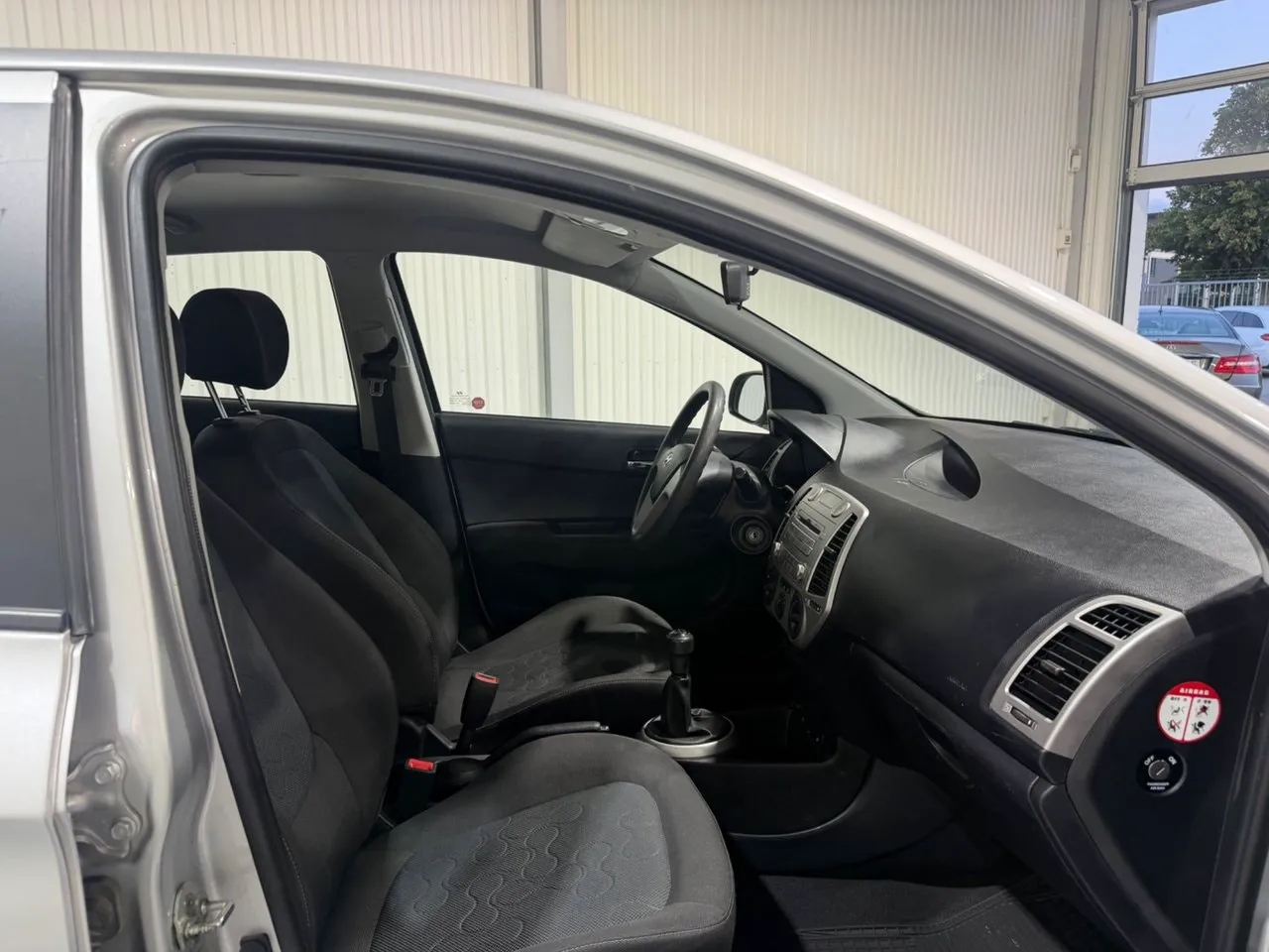 Vehicle image 8