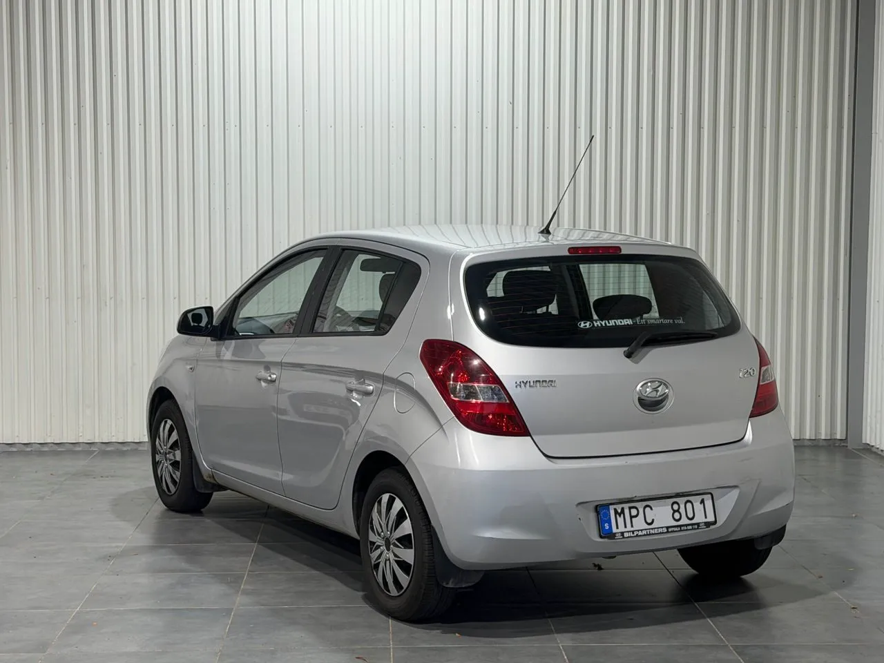 Vehicle image 5