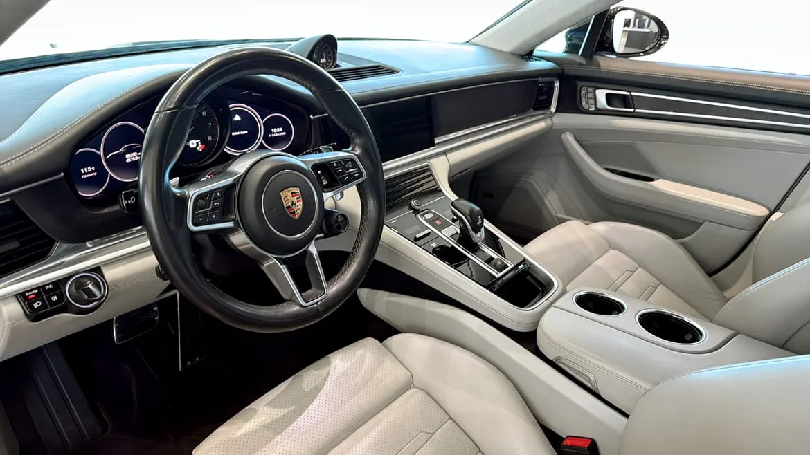 Vehicle image 6