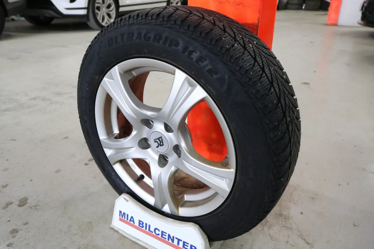 Vehicle image 14