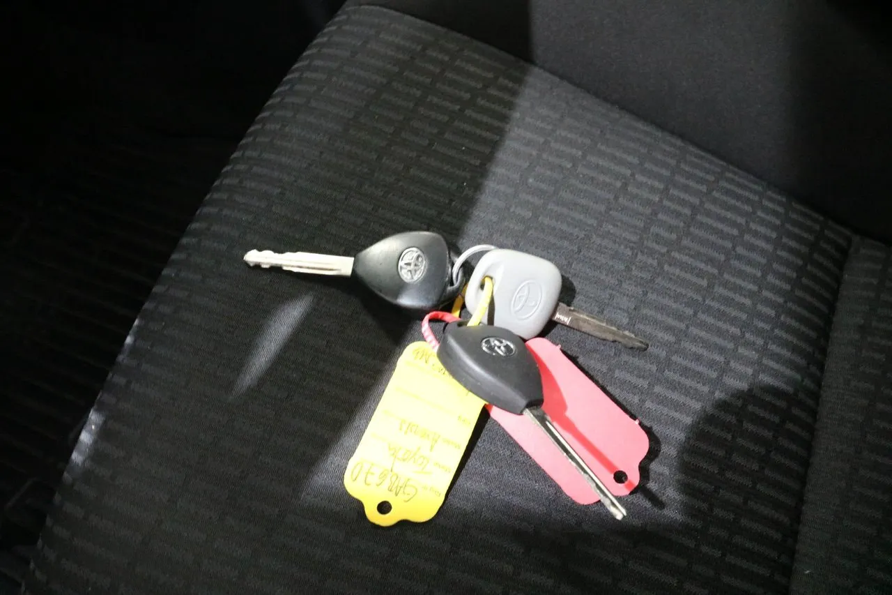 Vehicle image 16