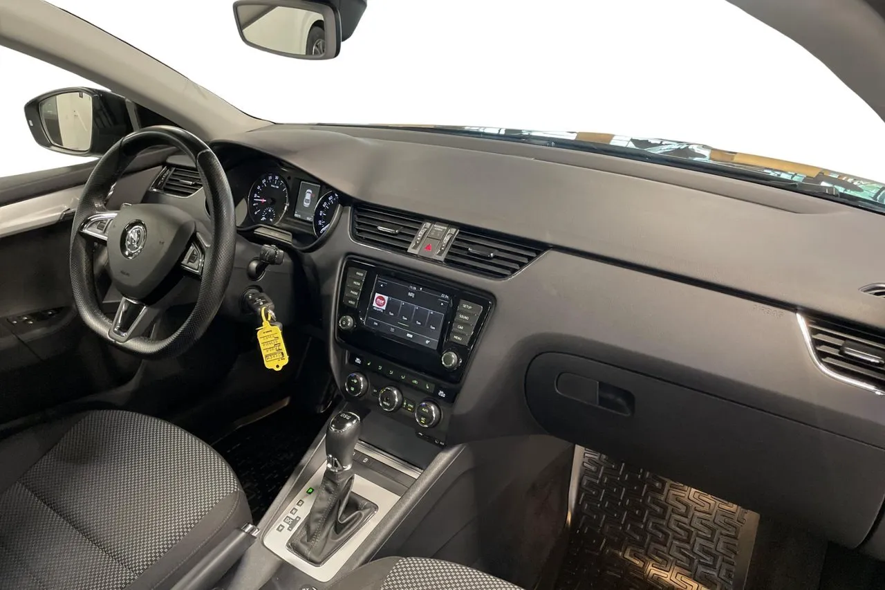 Vehicle image 14