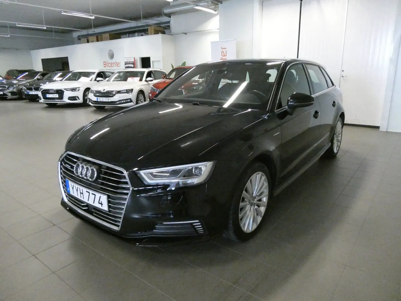 Vehicle image 6