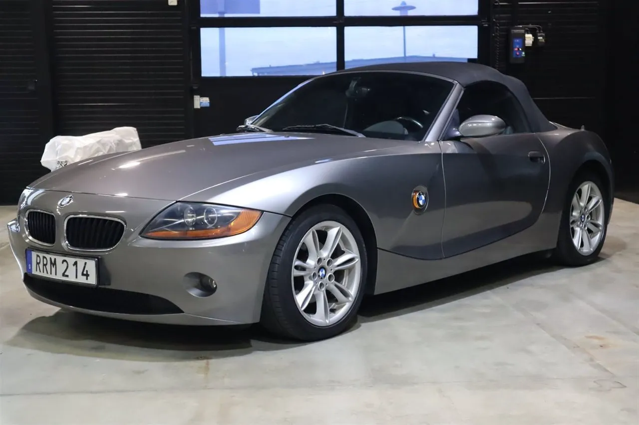 Vehicle image 7