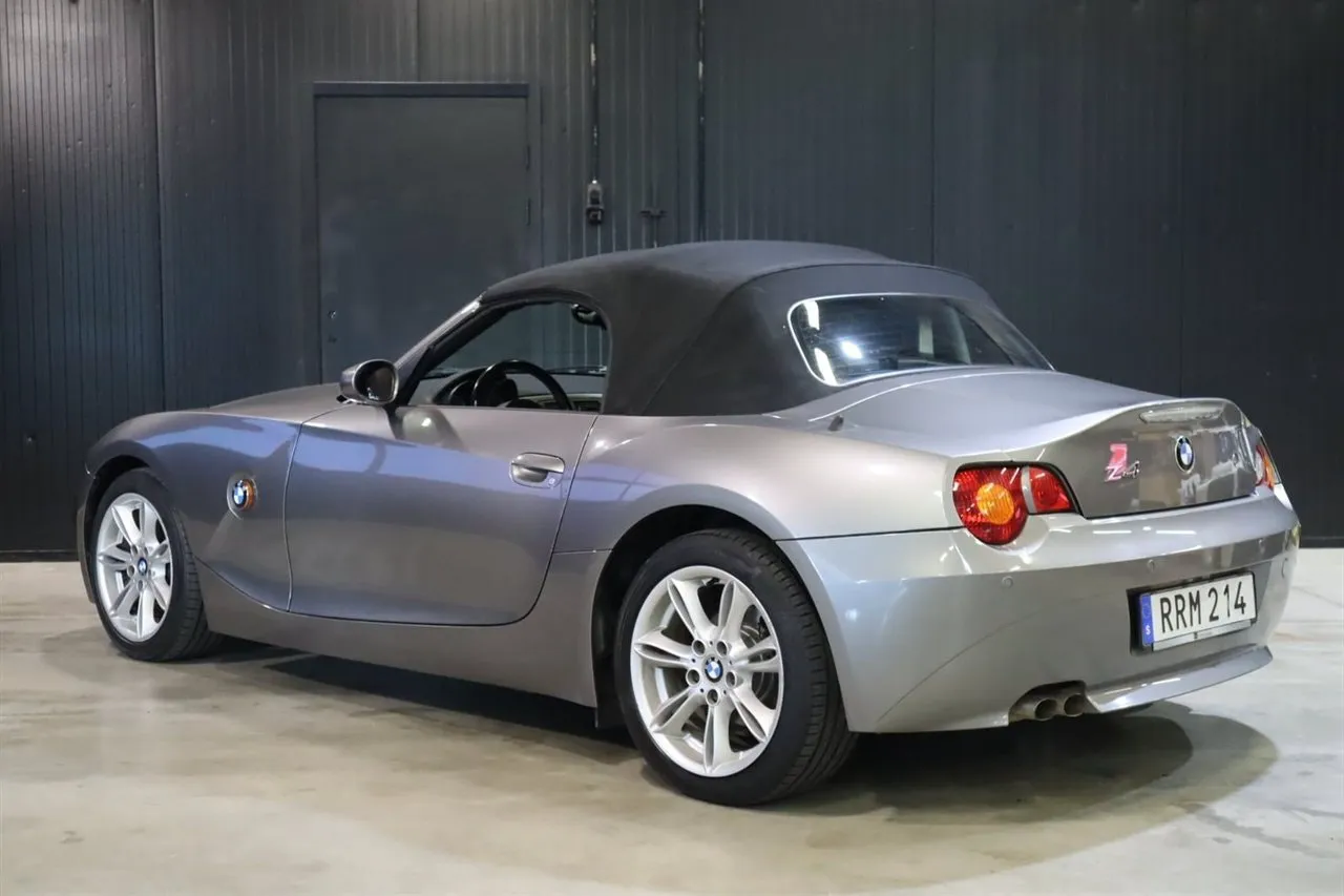 Vehicle image 8
