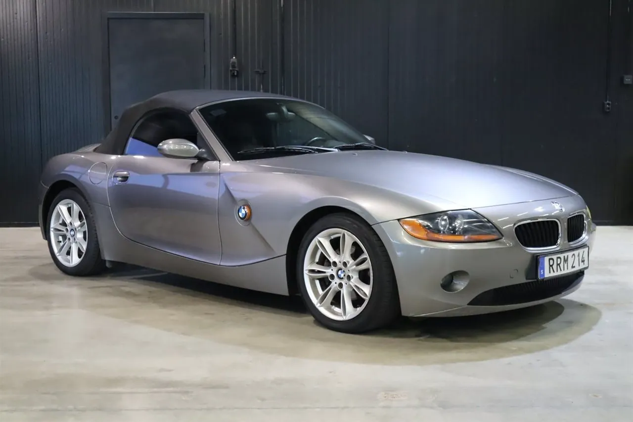 Vehicle image 6