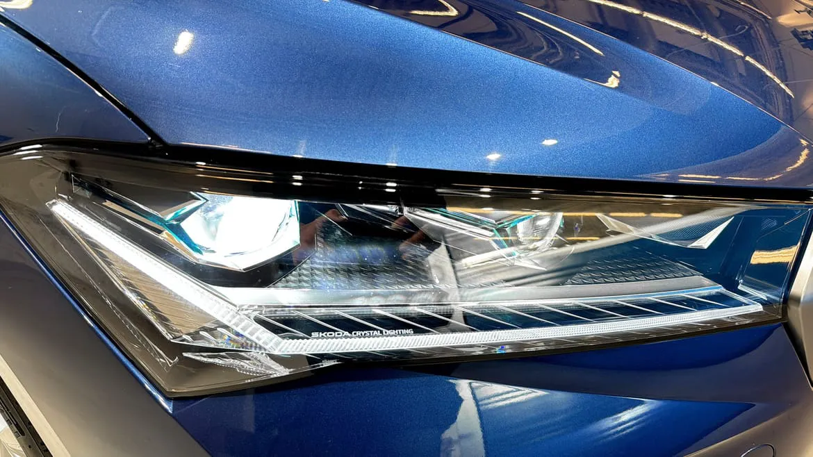 Vehicle image 15