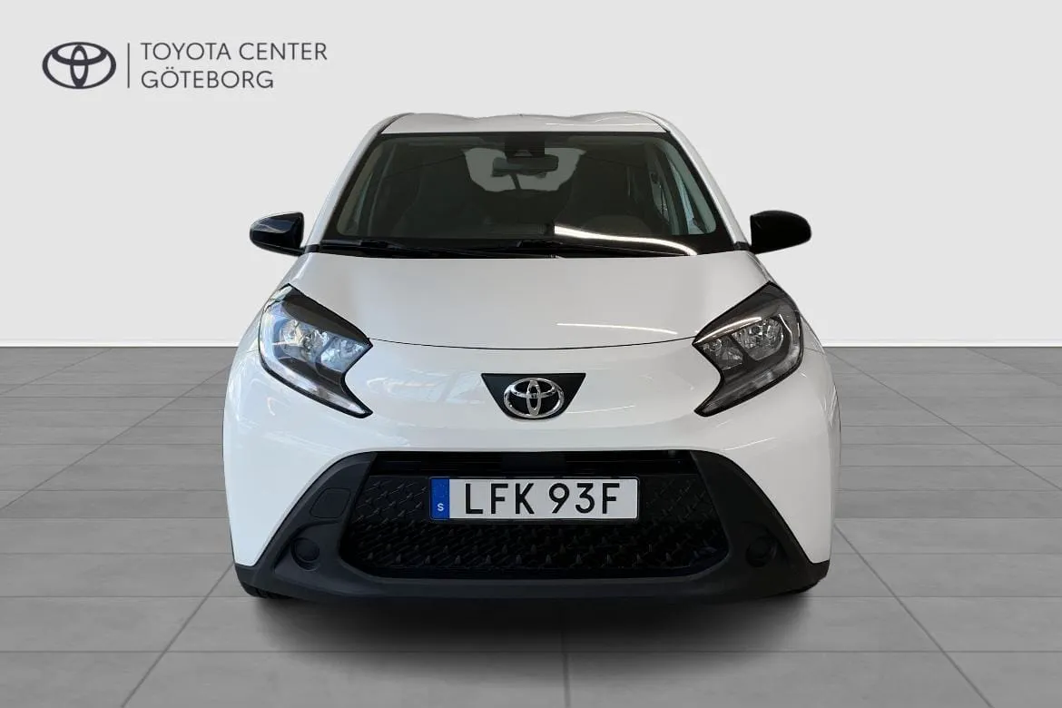 Vehicle image 7