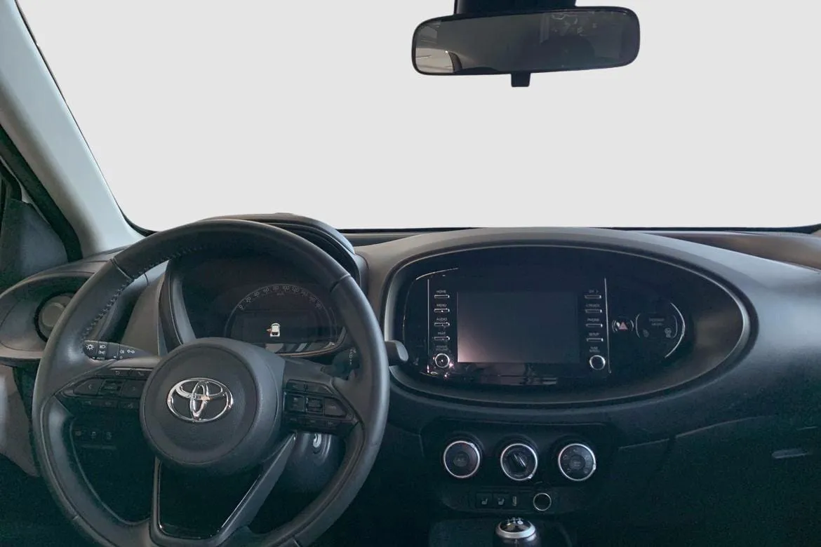 Vehicle image 10
