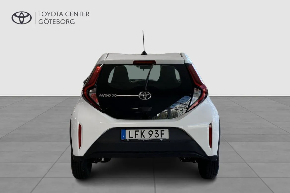 Vehicle image 6