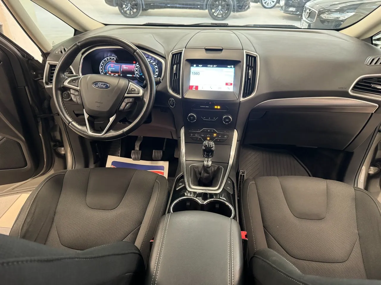 Vehicle image 6