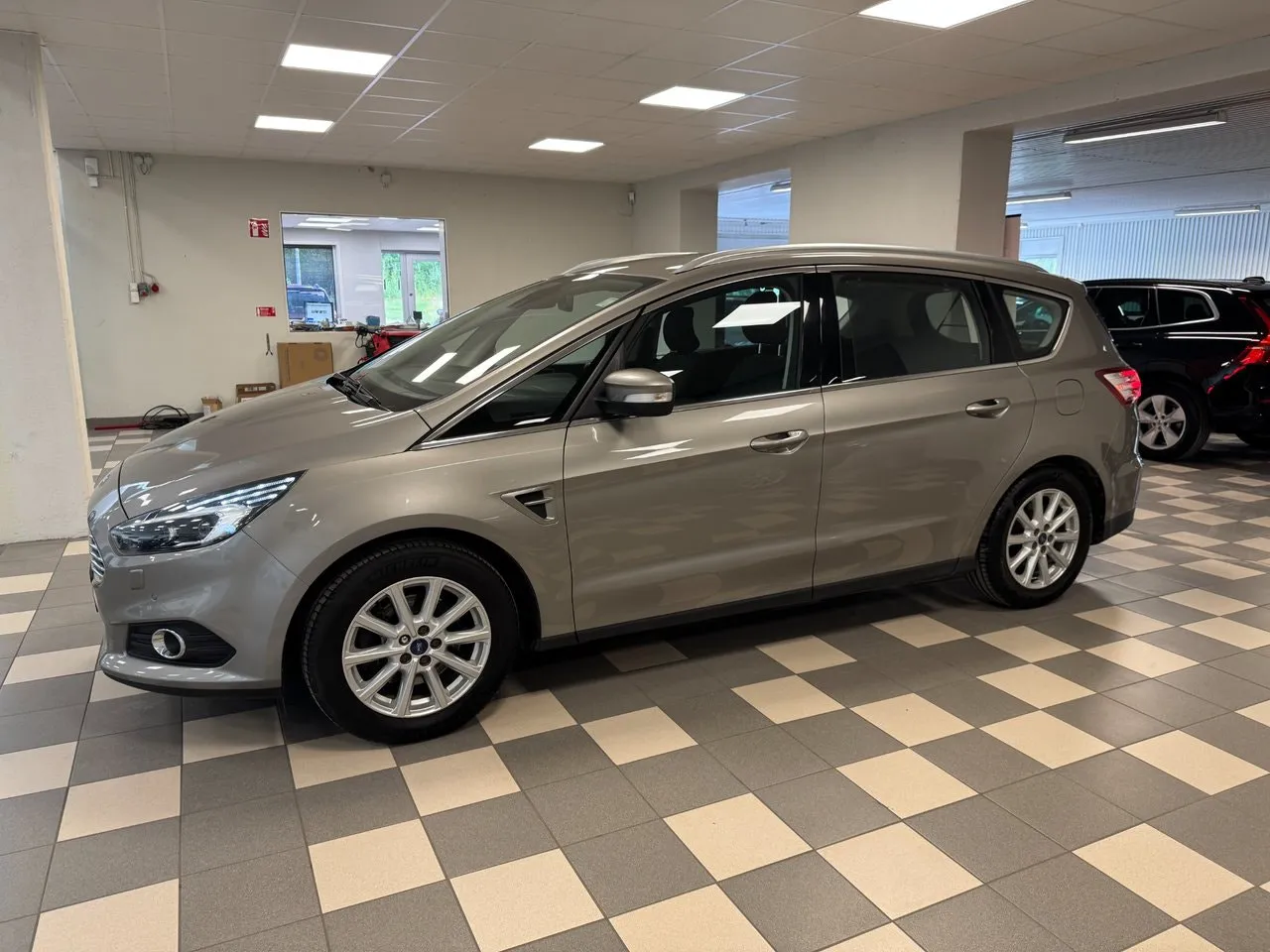 Vehicle image 1