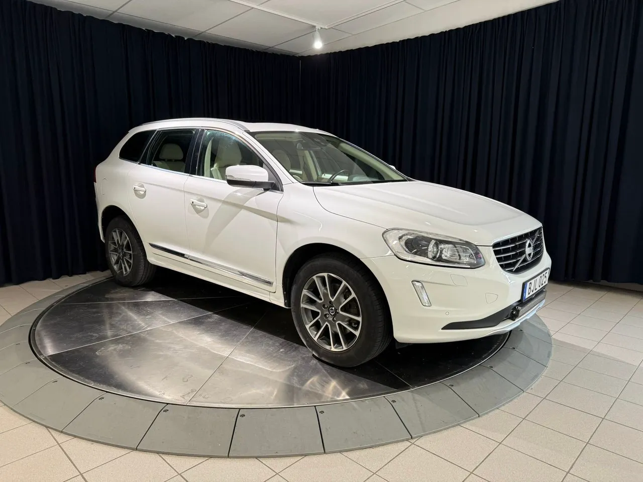 Vehicle image 7