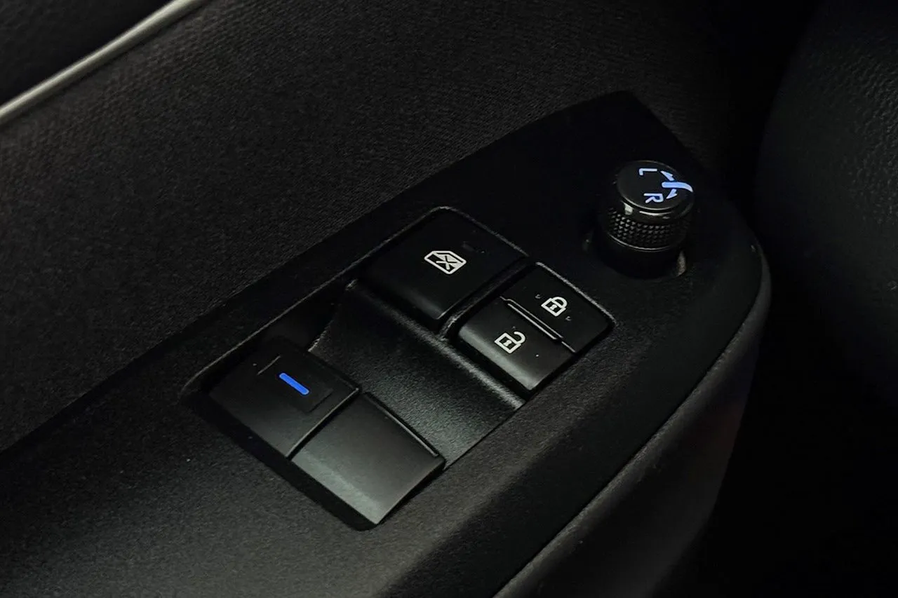 Vehicle image 26