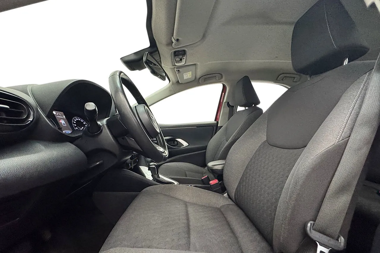 Vehicle image 10