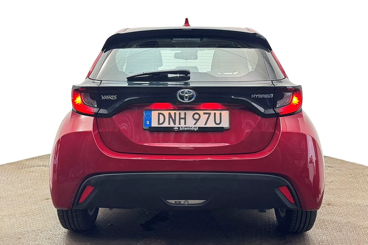 Vehicle image 6