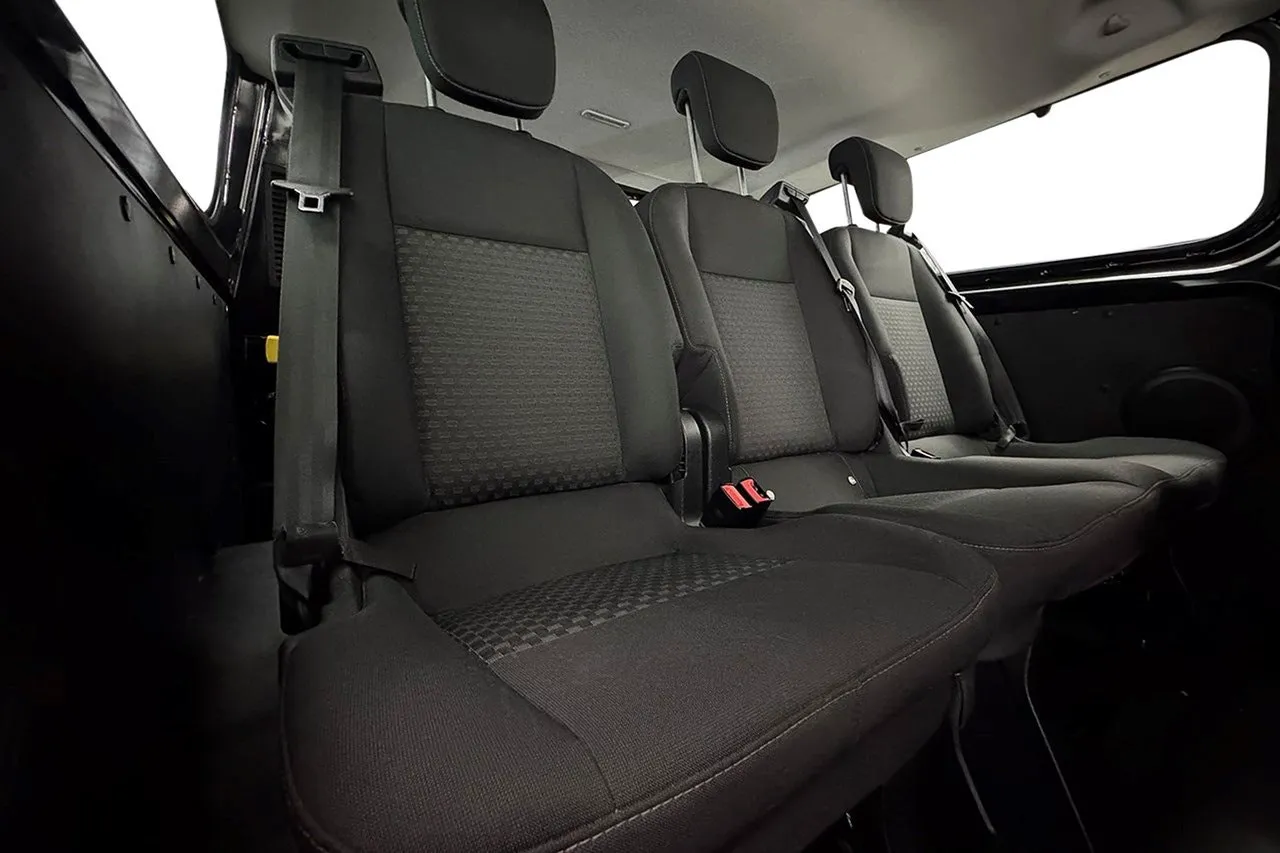 Vehicle image 18