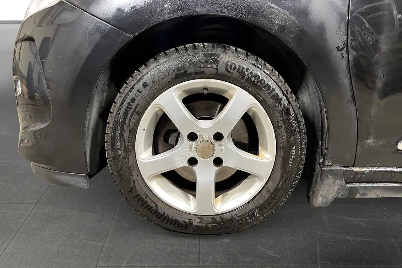 Vehicle image 17