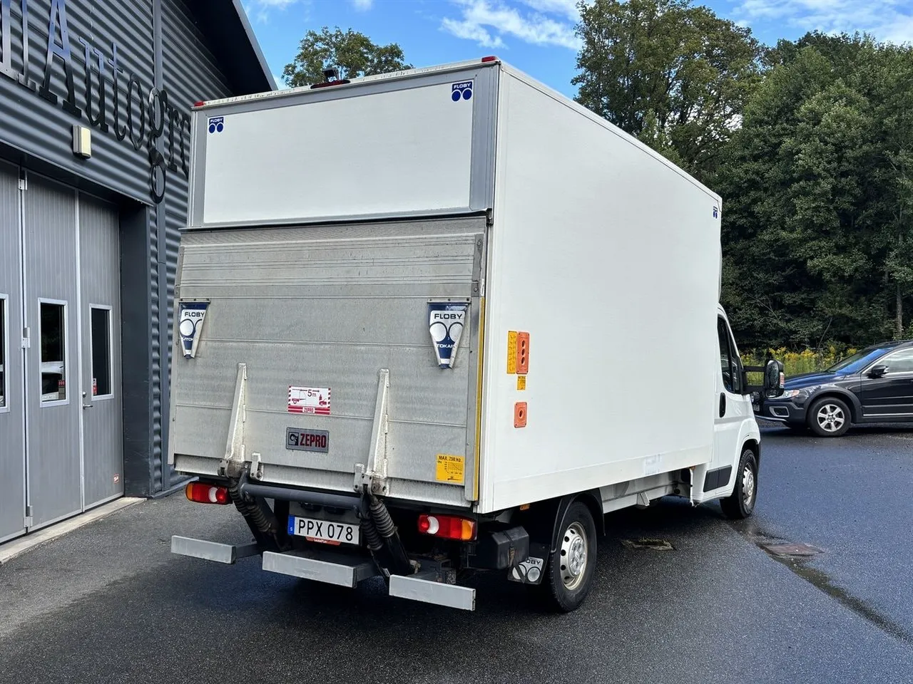 Vehicle image 3