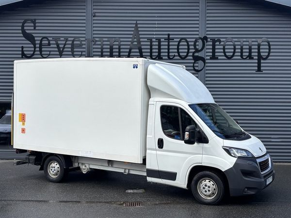Peugeot Boxer Chassi Cab 335 2.0 (131hk) Bakgavellyft - 2017