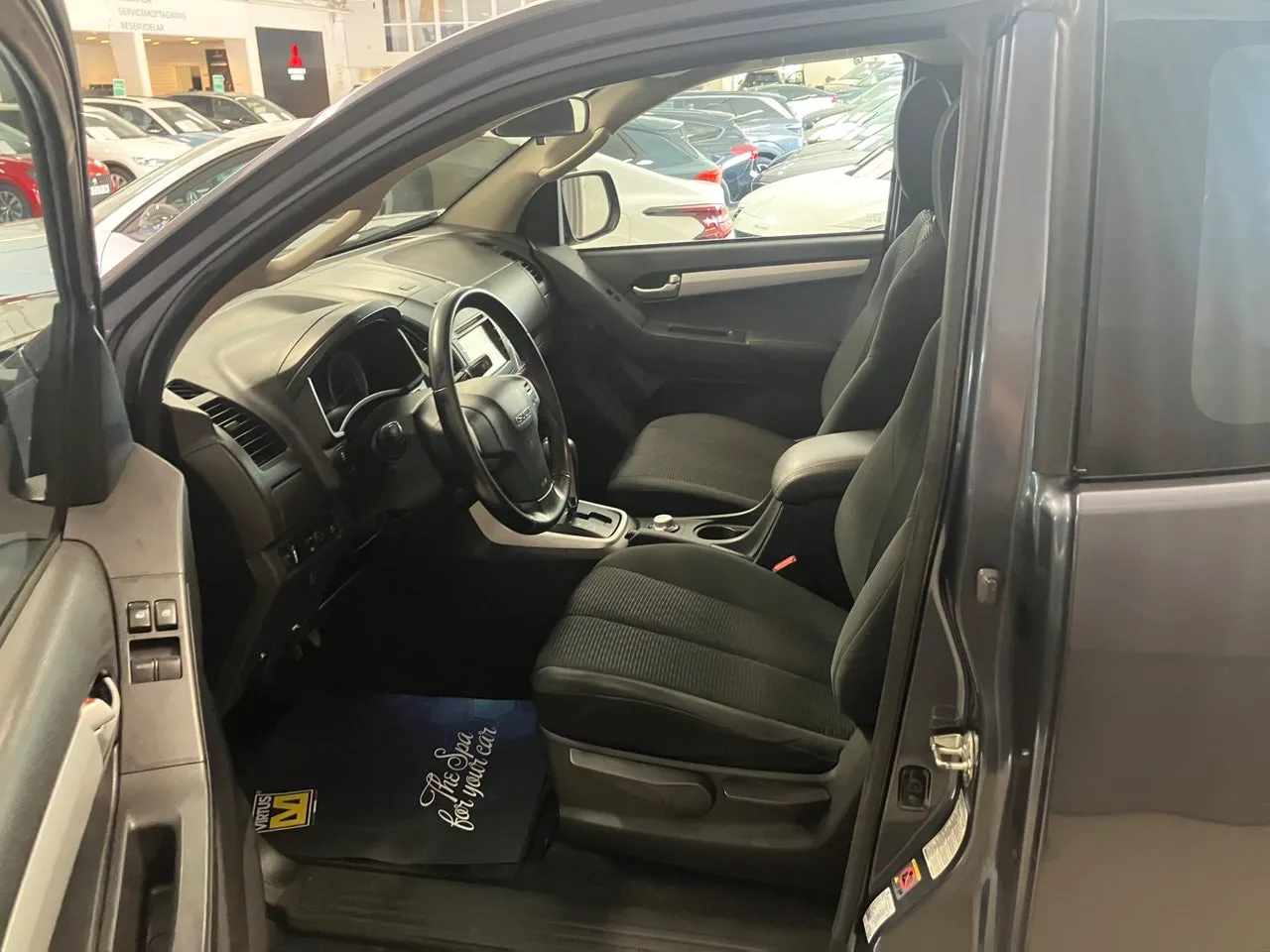Vehicle image 11