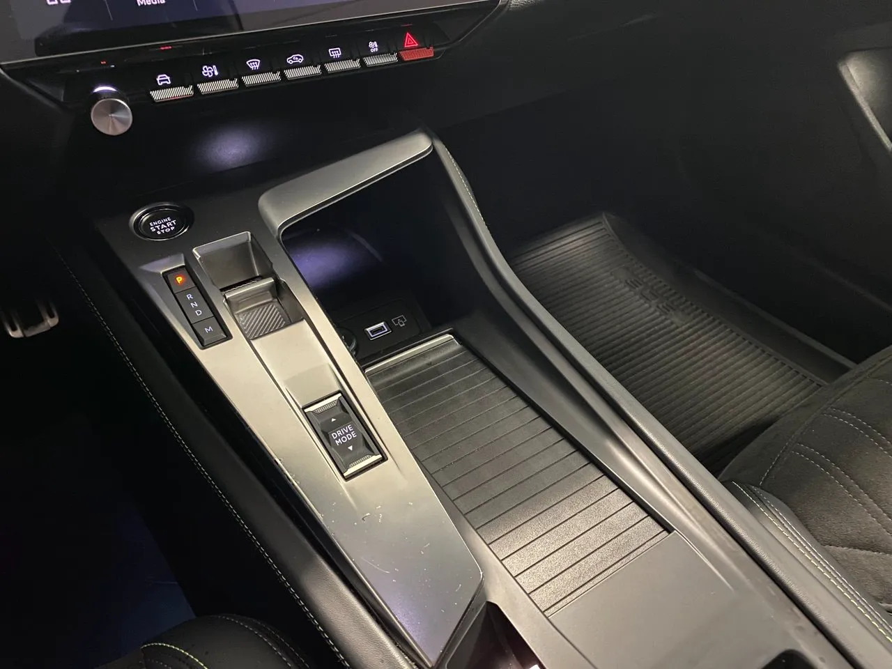 Vehicle image 14
