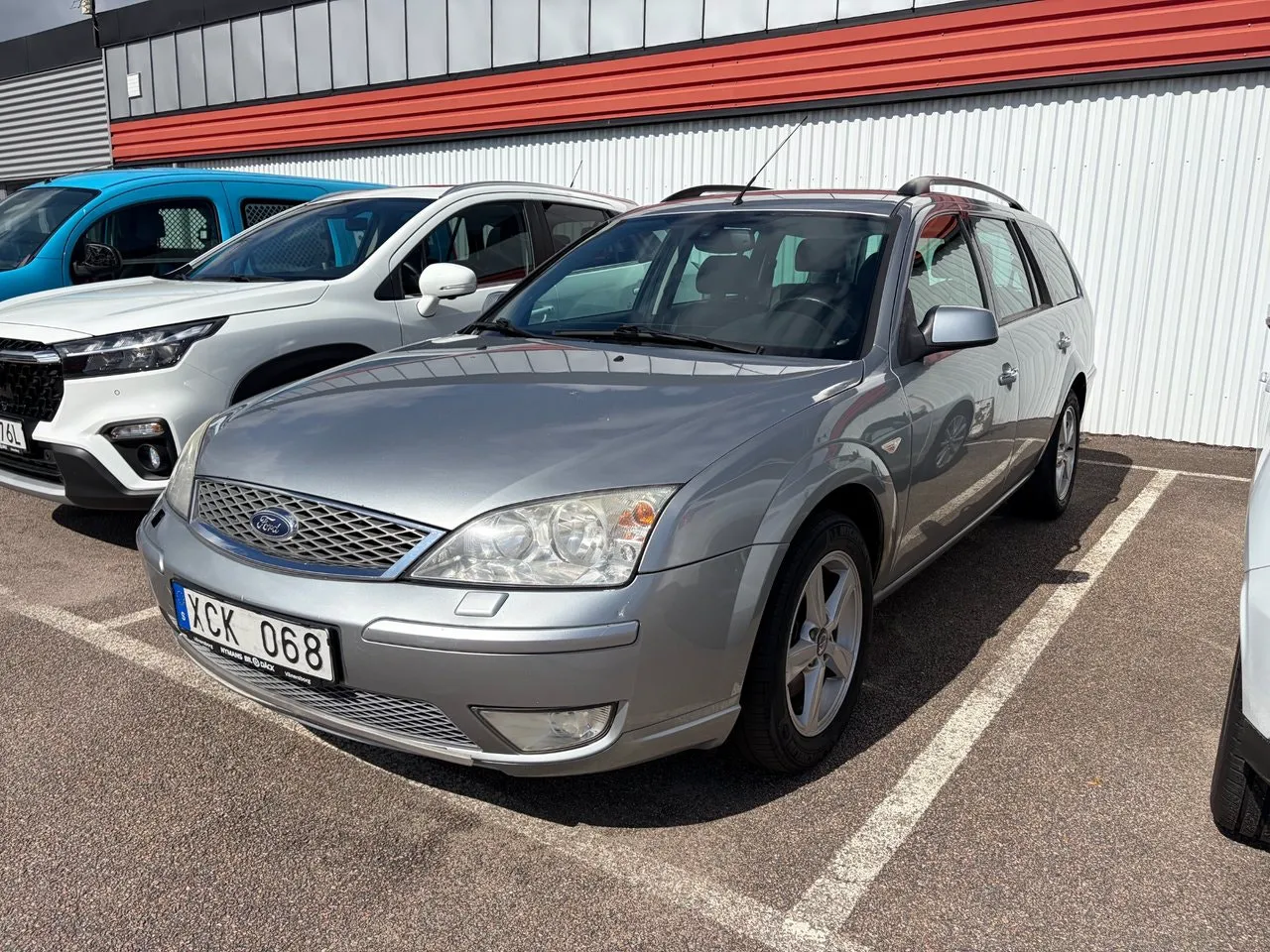Vehicle image 3