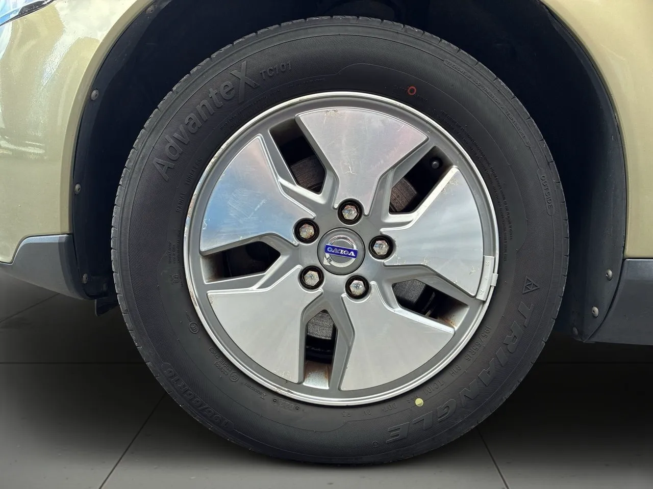 Vehicle image 13