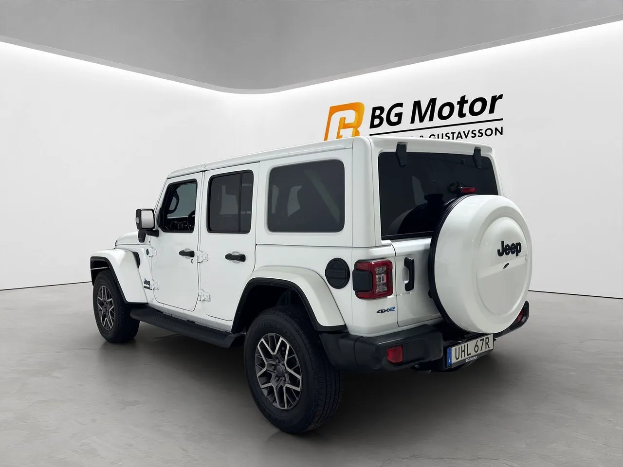 Vehicle image 5