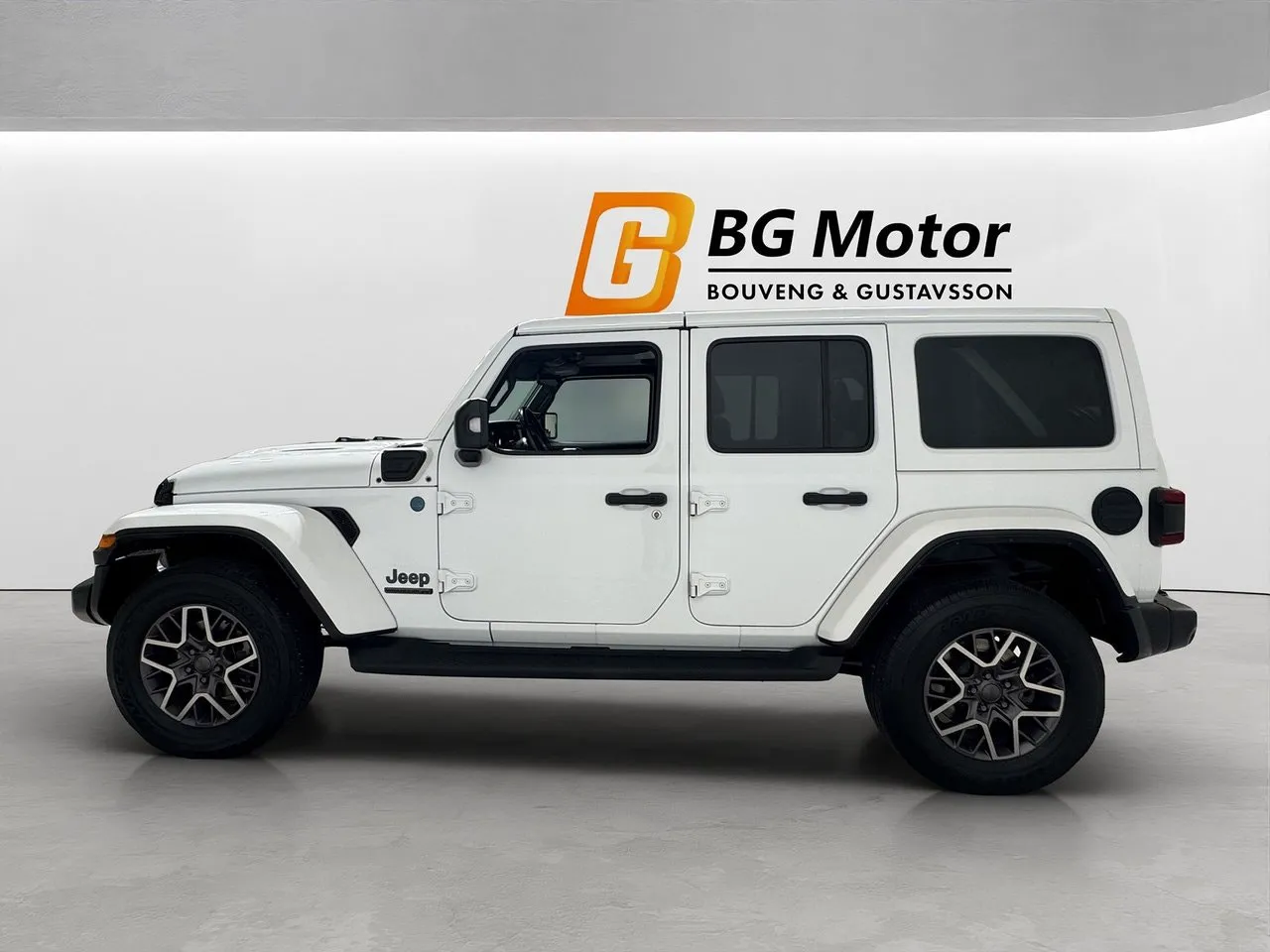 Vehicle image 6