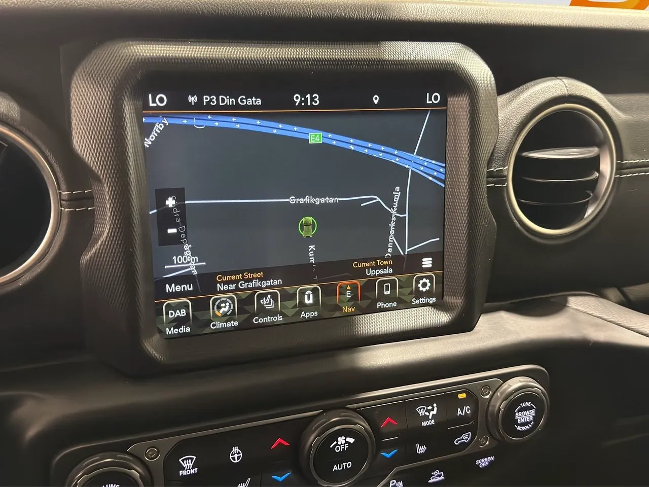 Vehicle image 18