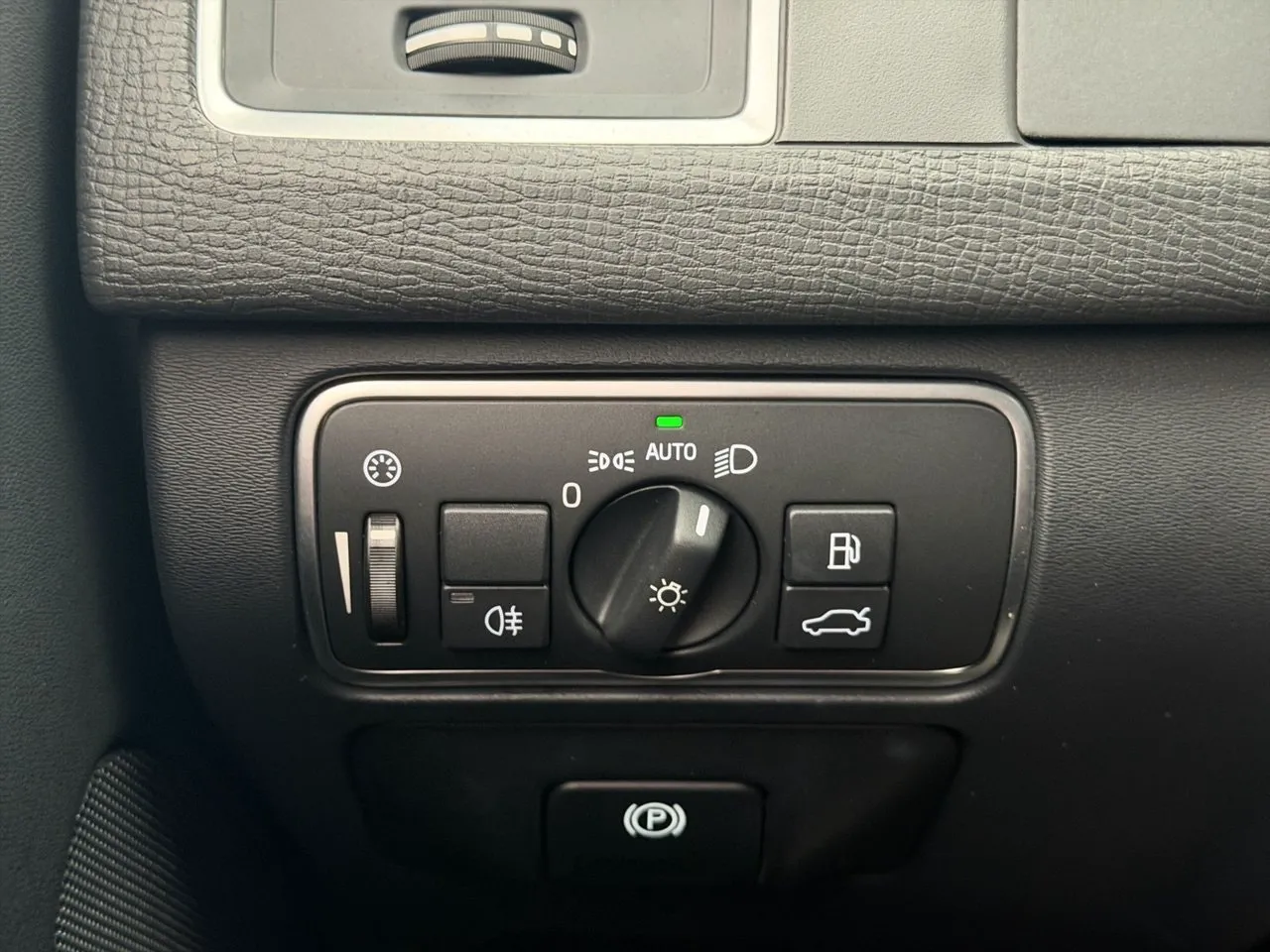 Vehicle image 28