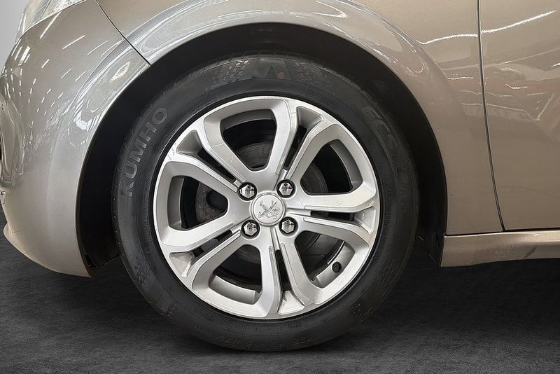 Peugeot 208 bild 2