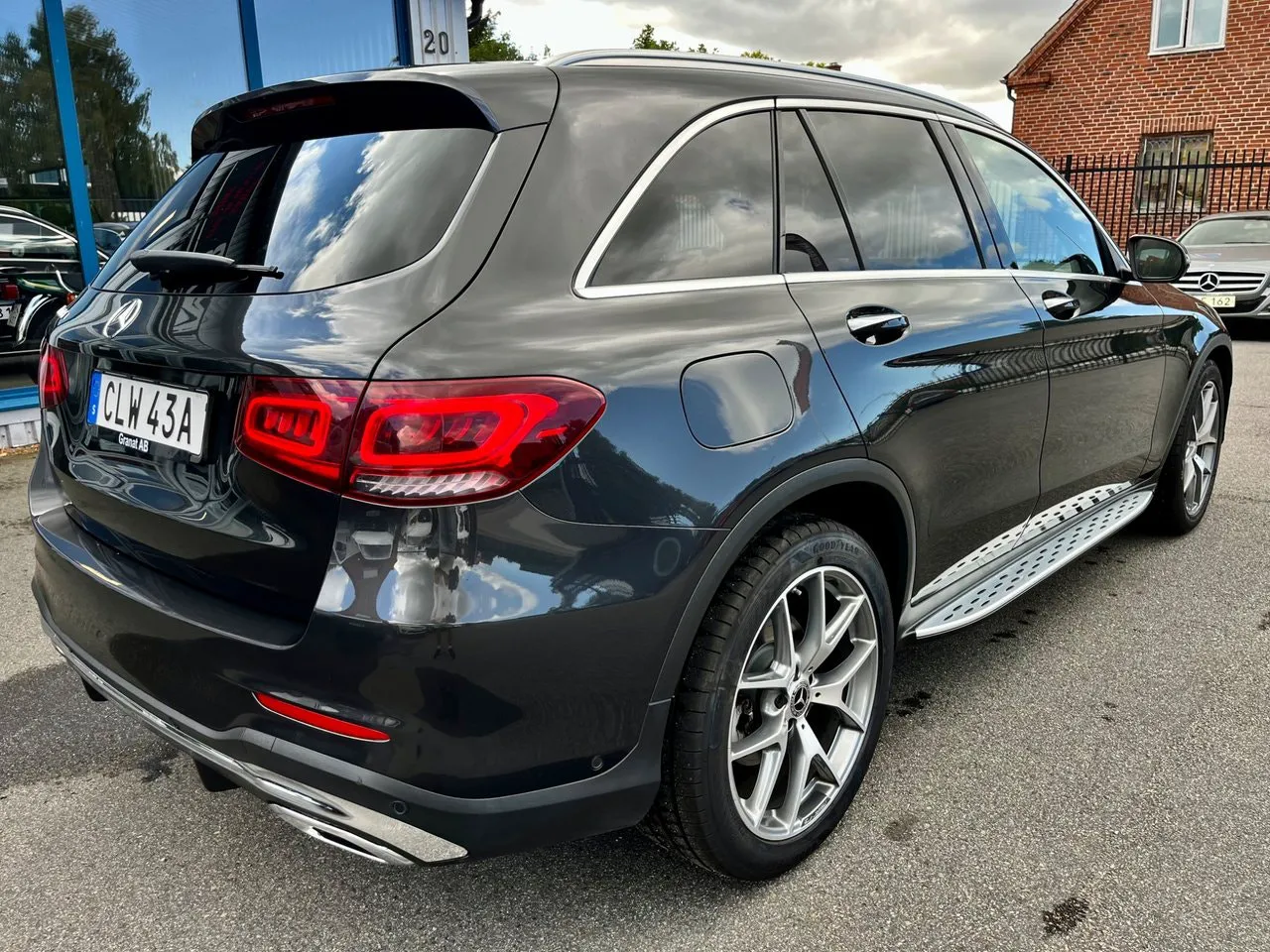 Vehicle image 6