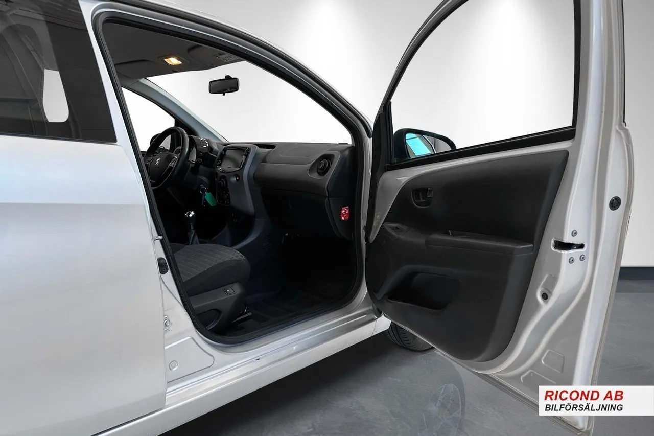 Vehicle image 8