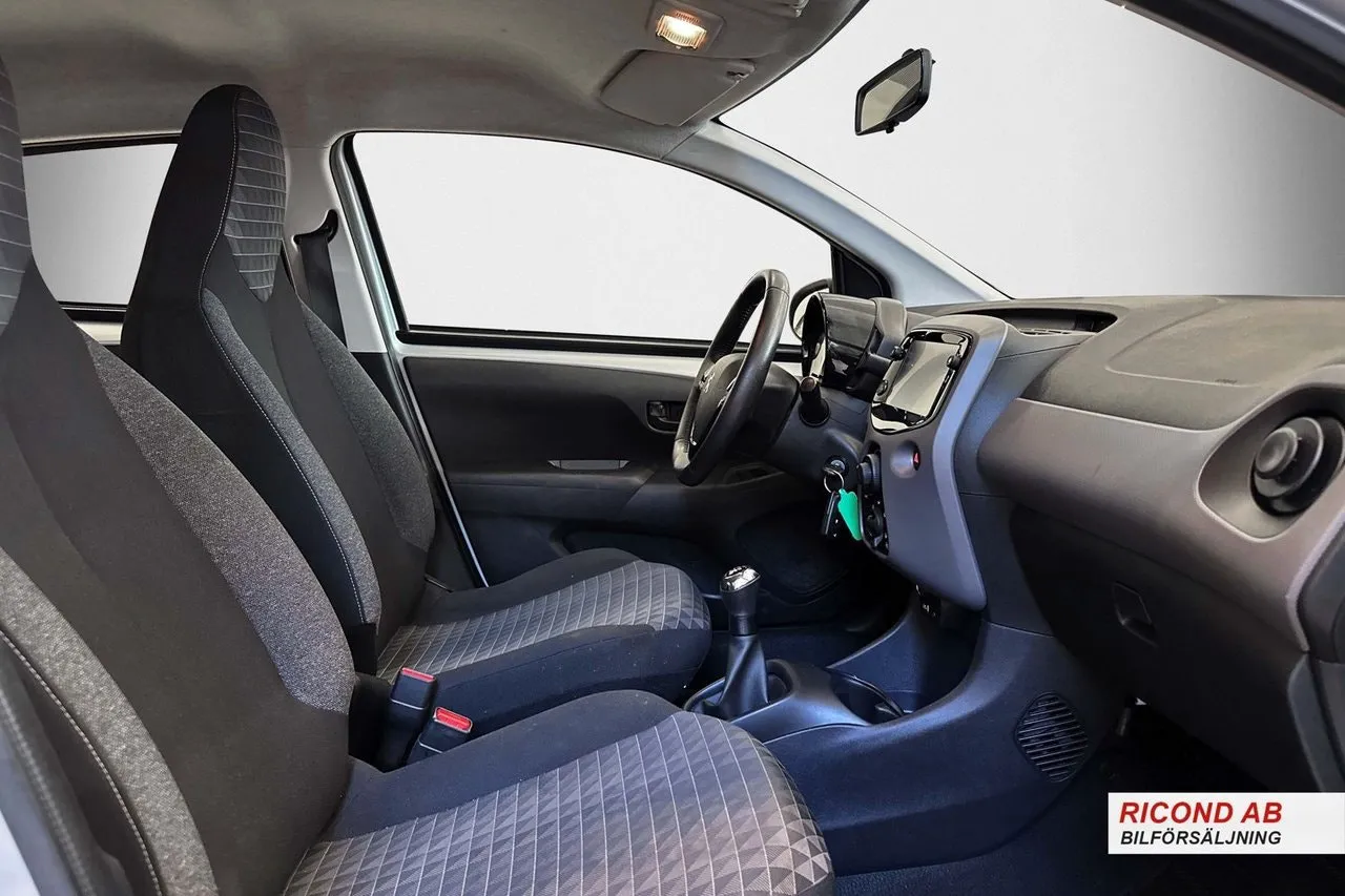 Vehicle image 9