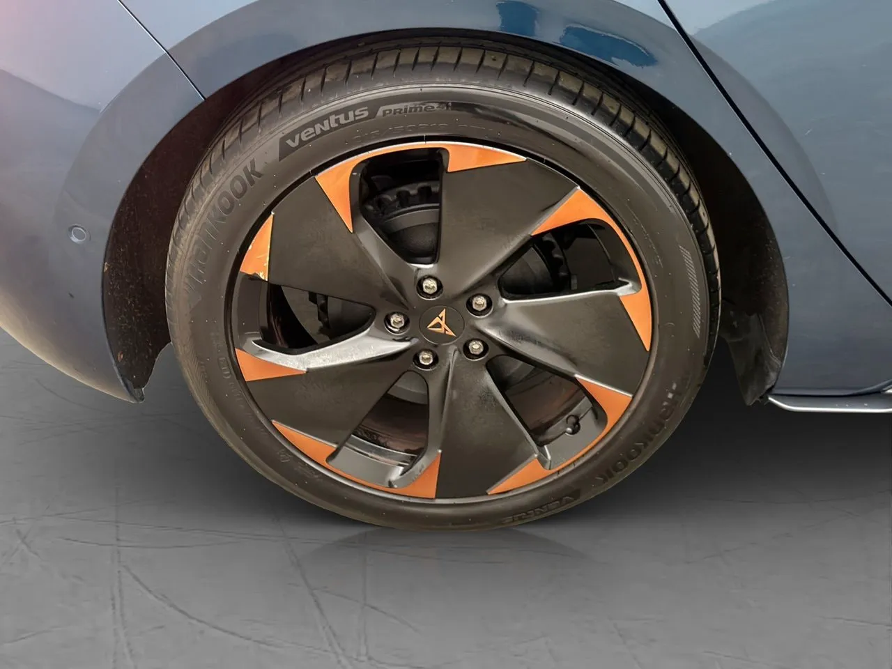 Vehicle image 32