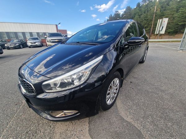 Kia Cee´d cee'd 1.6 CRDi 110hk Kamera Navi EX Comfort Välvårdad - 2015