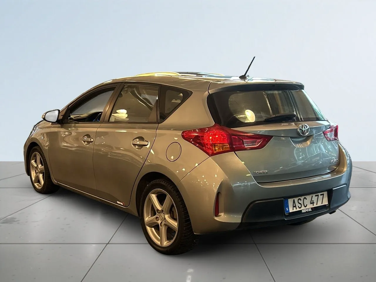 Vehicle image 4