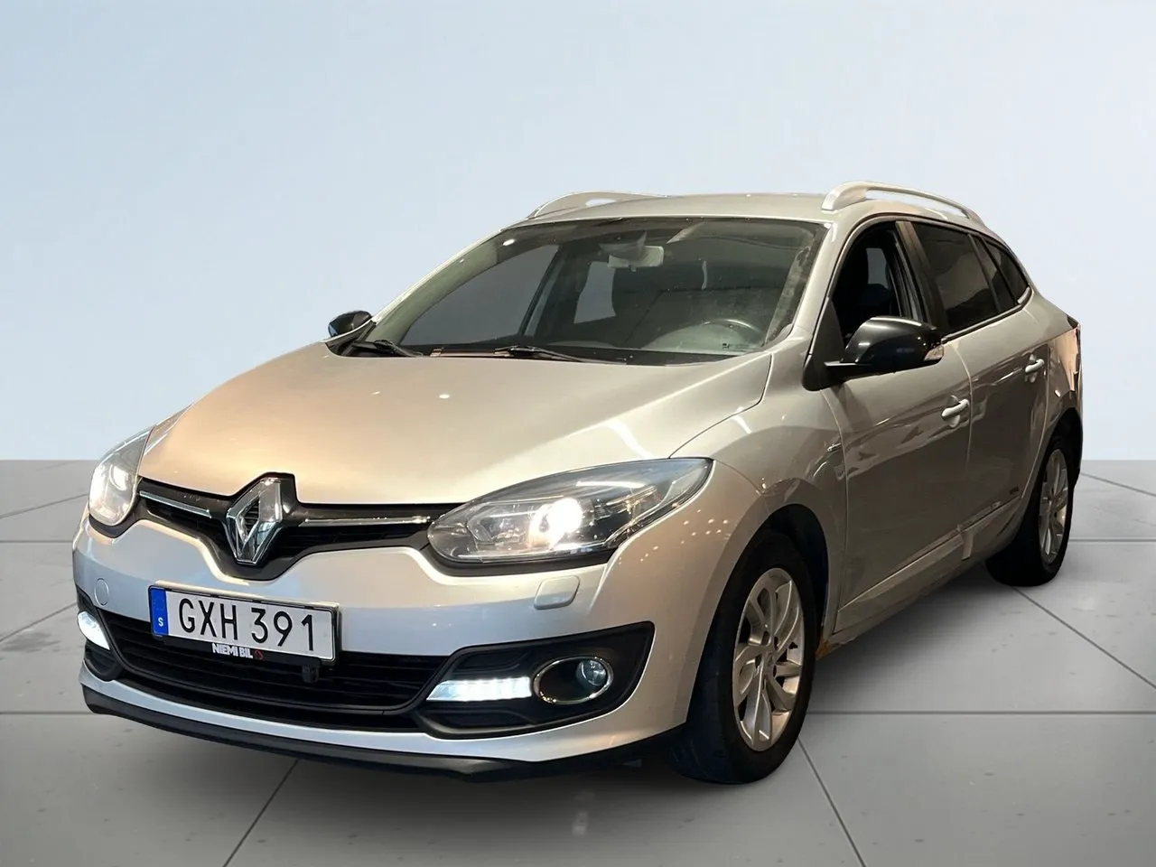 Vehicle image 15