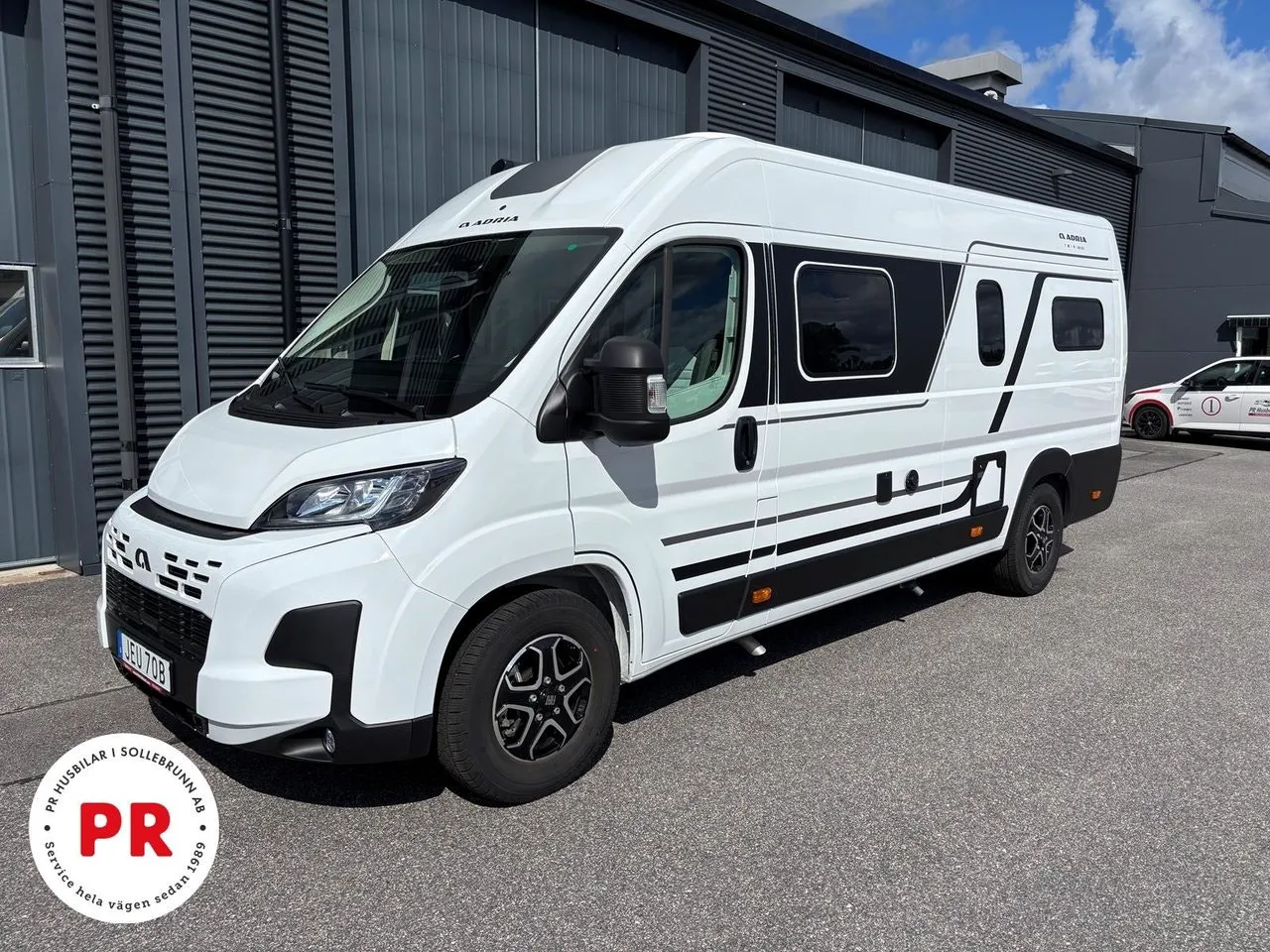 Vehicle image 11