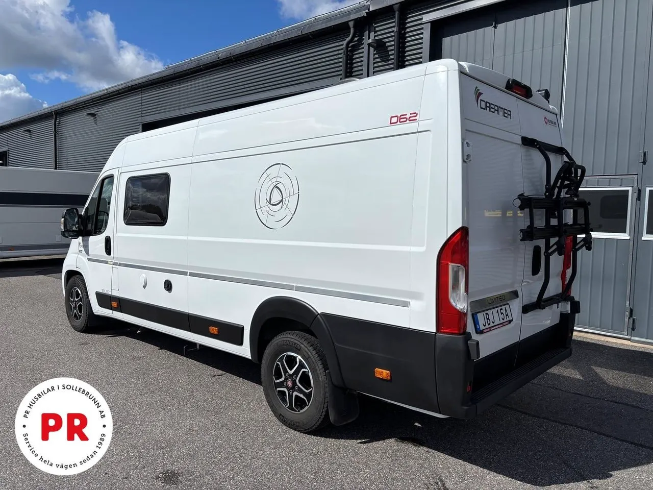 Vehicle image 14