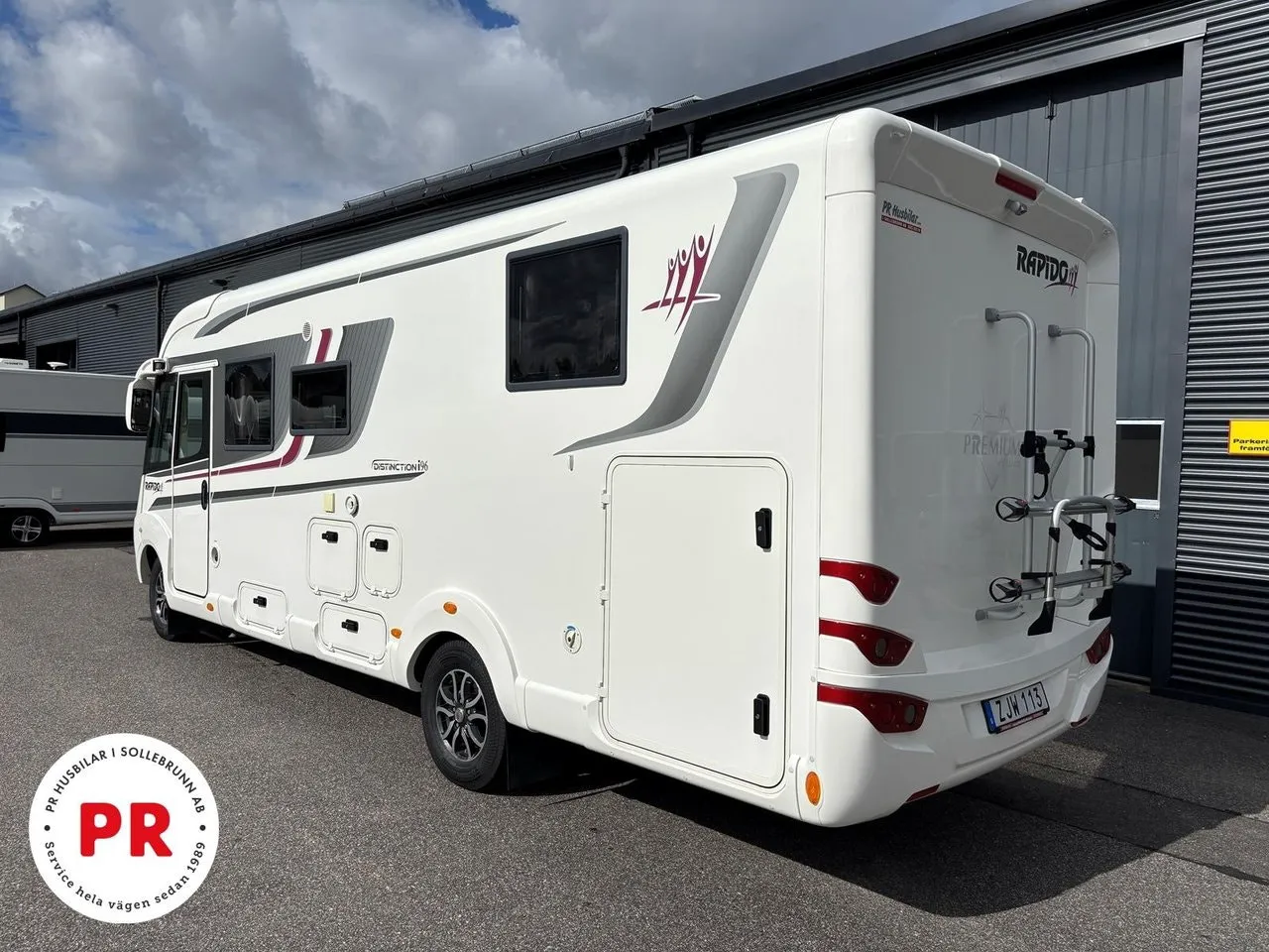 Vehicle image 12