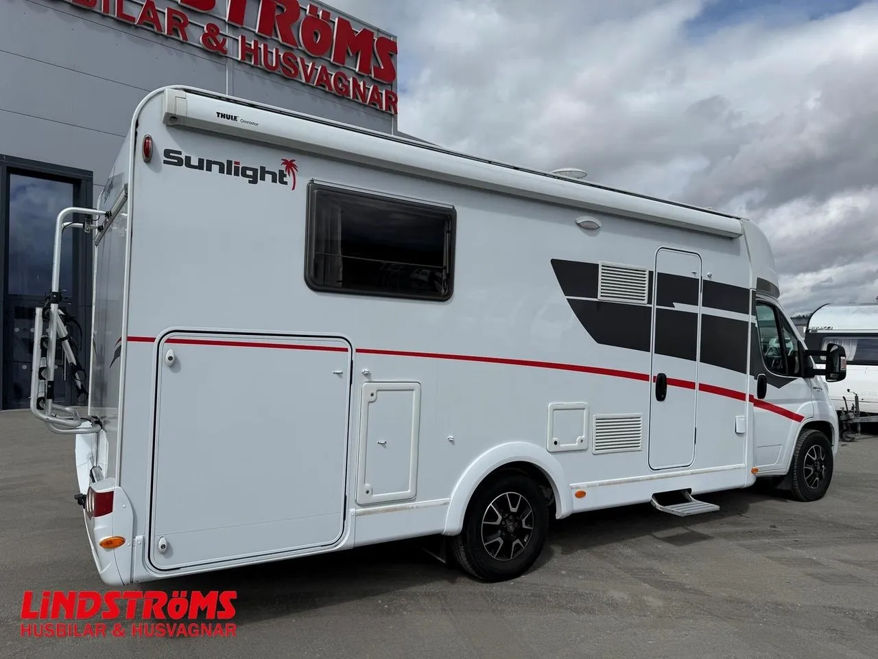 Vehicle image 15