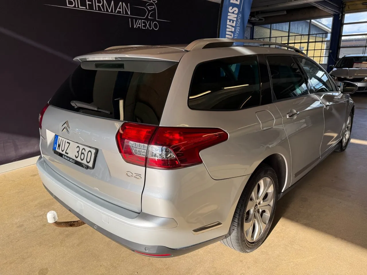 Vehicle image 3
