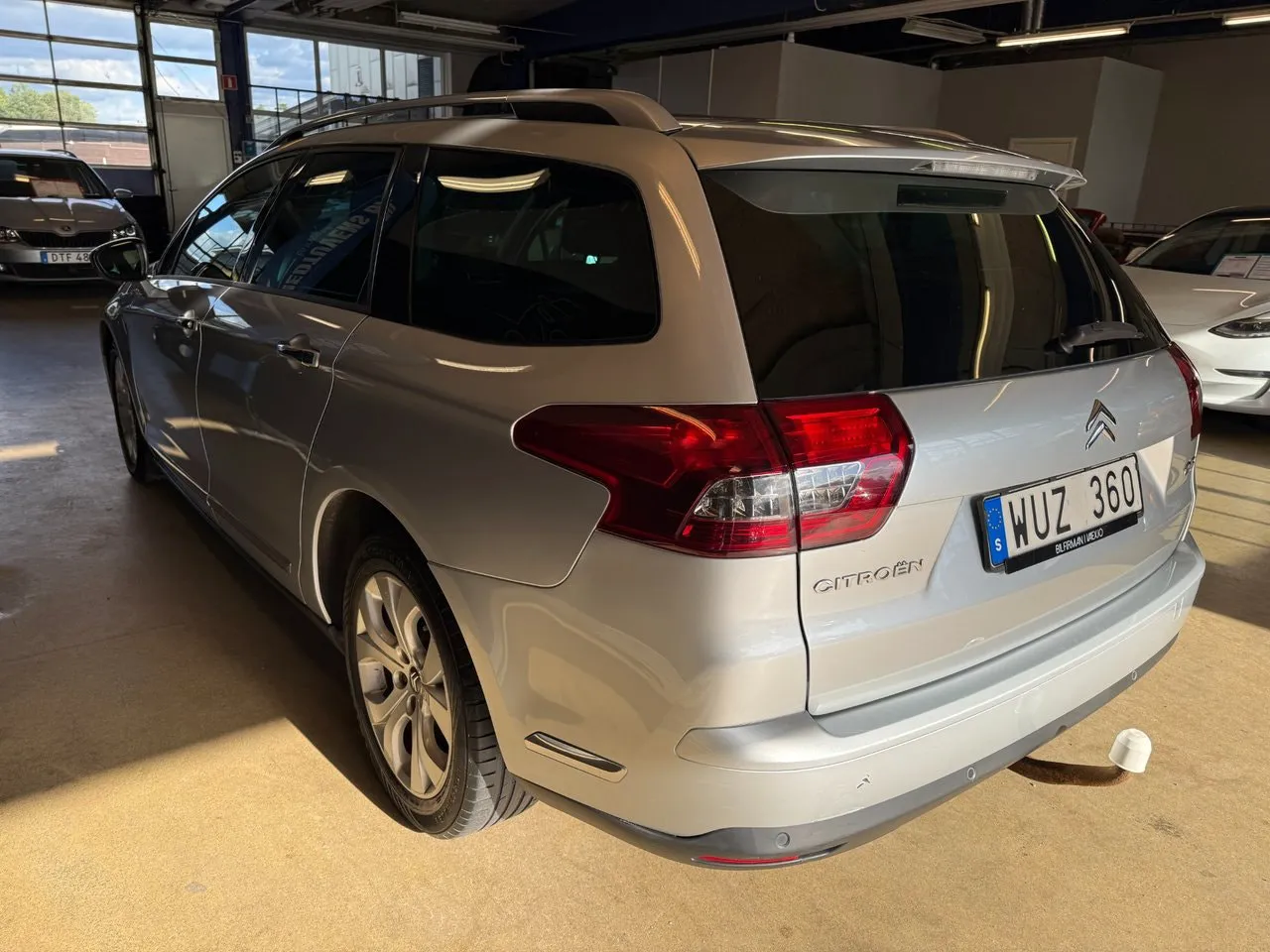 Vehicle image 4